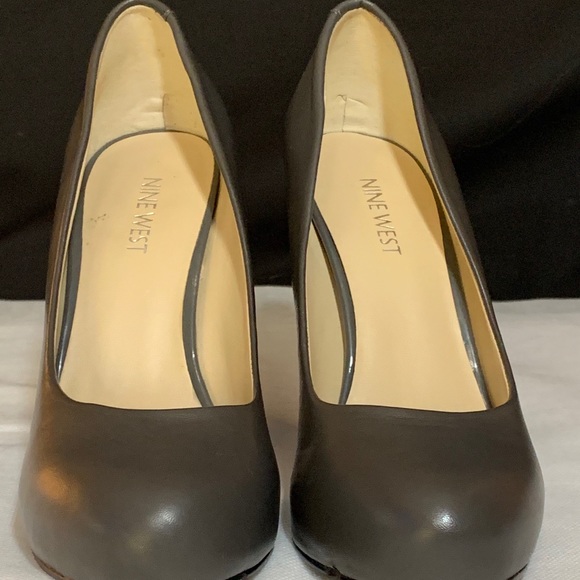 Like new dark grey Nine West heels. - Picture 2 of 6